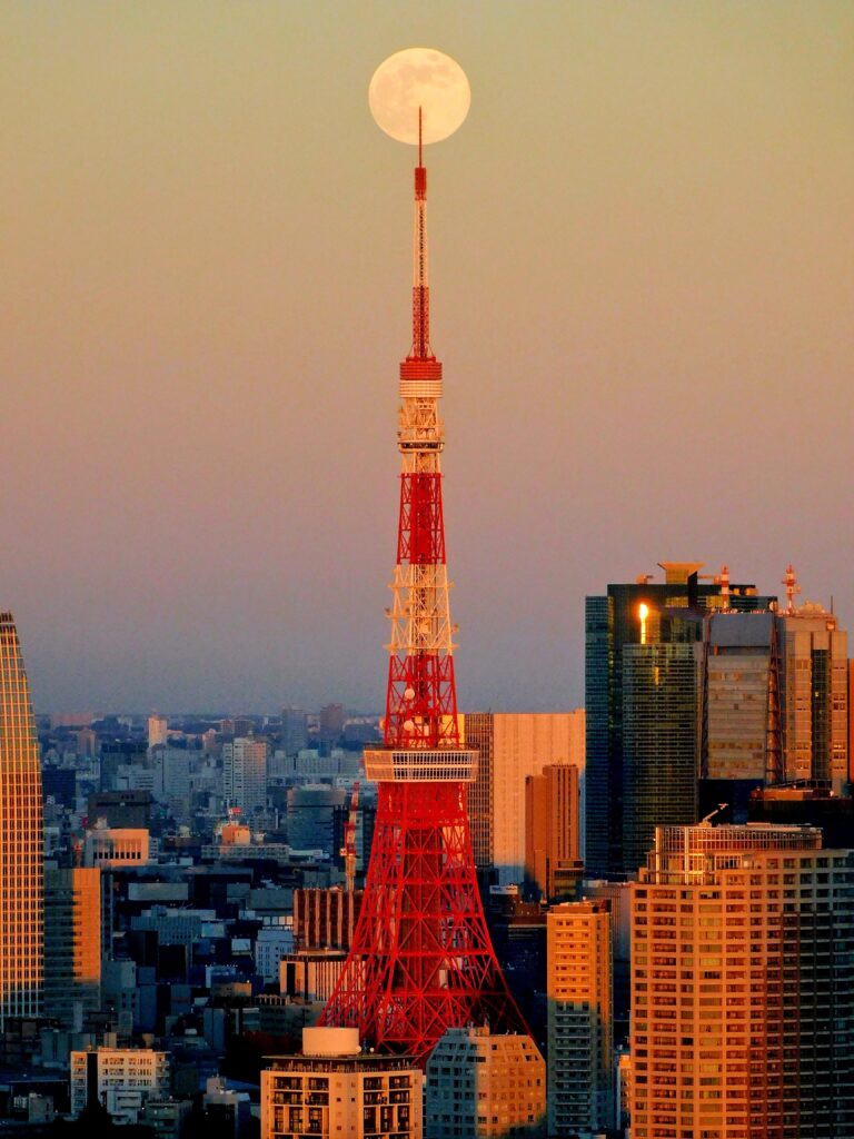 石井壱宝 東京タワーと月